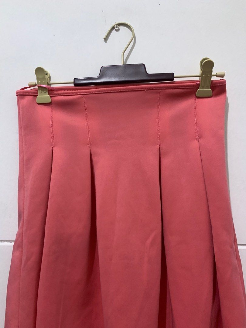 Suiteblanco Coral Pink Skirt (Category: Skirts) located in Quezon City. Submitted by prelojved (Listing ID 1381566376, Image 2). Description: Never been used!! RFS: Decluttering .