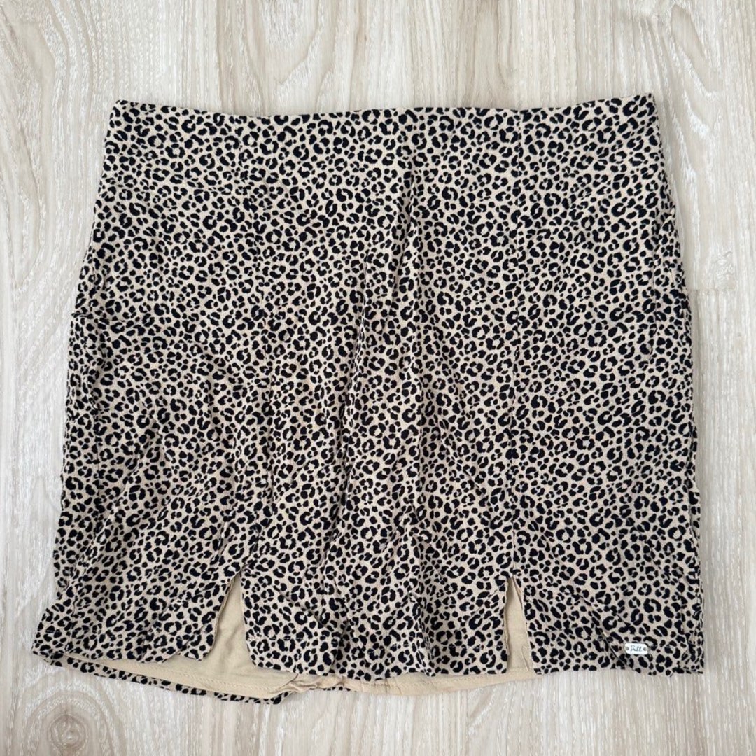 Pull&Bear Leopard Print Skirt, Women's Fashion, Bottoms, Skirts on