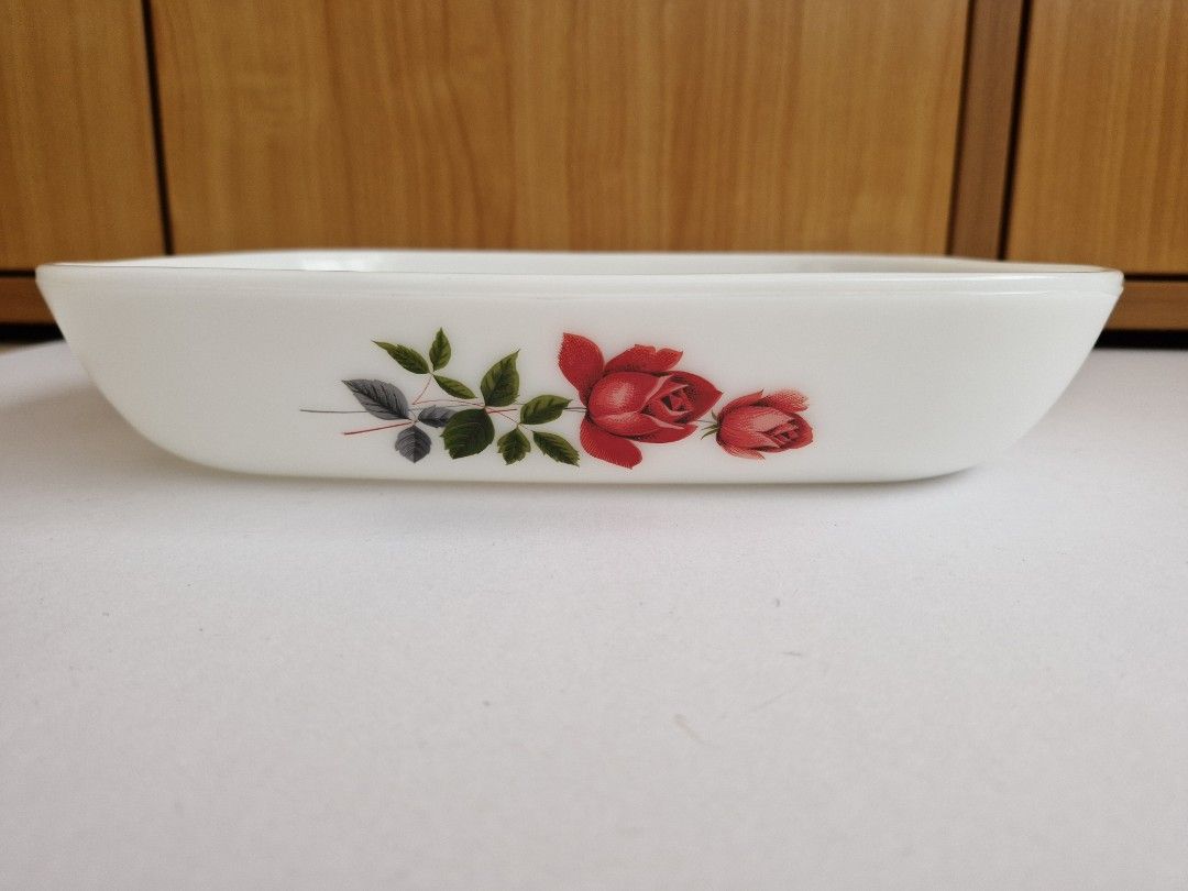 Pyrex JAJ June Rose Baking/Serving Dish (Made in England)
