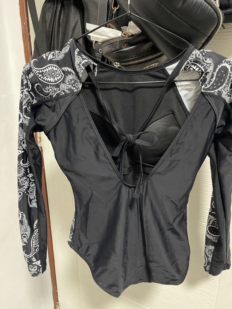 Rash guard (Category: Rash guard) located in Valenzuela. Submitted by declutter028 (Listing ID 1381552123, Image 2). Description: .