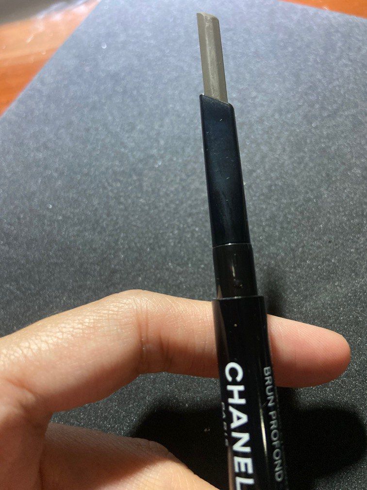 Retractable Chanel Brow Pencil & Brush (Category: Makeup) located in Tagaytay City. Submitted by euniquefinds (Listing ID 1381653568, Image 3). Description: Authentic Chanel Stylo Sourcils Brun Profond #810 Waterproof longwear eyebrow retractable pencil .