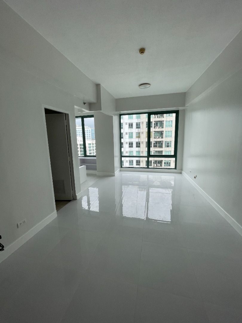 Rush Sale : Bellagio One, Studio, 8M. (Category: Apartments & Condos) located in Taguig. Submitted by ahnna0615 (Listing ID 1313866443, Image 1). Description: For Sale : Rush Sale Bellagio One 18floor 43sqm Studio 8M Ahnna Park ## Rush Rush Sale : Bellagio One 18Floor, Studio 43sqm, City View No Parking New Floor and New Kitchen 8M (Below Zonal) Ahnna Park Under REB Lic. No. 0033606.