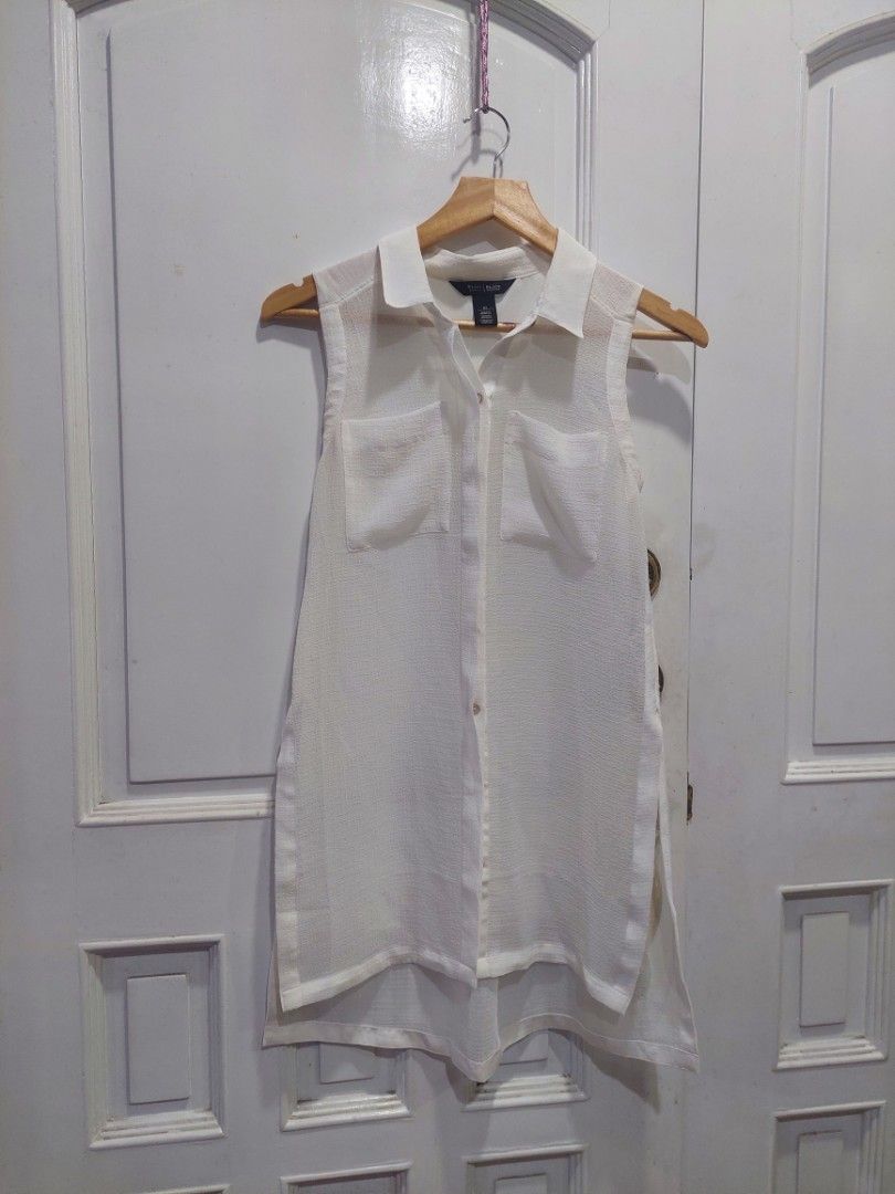 See through white sleeveless top (Category: Sleeveless) located in Marikina City. Submitted by dandandy (Listing ID 1381644718, Image 1). Description: Elegant white sleeveless top, withslits on the side, can easily be worn in the beach or as a casual top worn with an inner size on tag: xs loose fit, can fit size s with a still nice and loose fit.