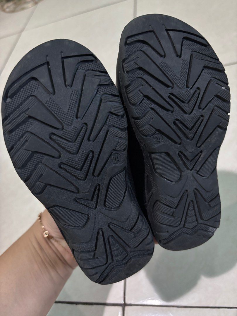 Sepatu anak Size 24 (Kategori: Orang Tua, Bayi & Anak - Lainnya) berada di Bandung. Dikirim oleh mazayapreloved08 (ID iklan 1381552650, Gambar 3). Deskripsi: Minus tali sepatu Harga nett .