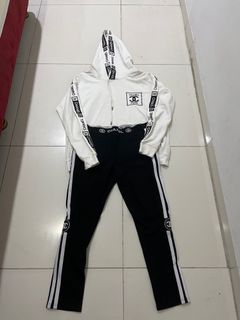 (Kategori: ) berada di . Dikirim oleh cottoncandy.12 (ID iklan 1381555141, Gambar 1). Deskripsi: .