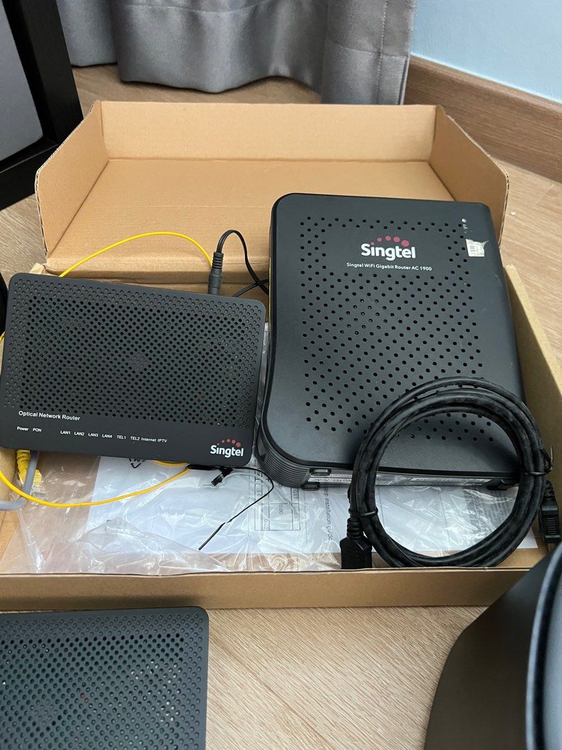 Singtel WiFi 6 Router and Mesh Extender Set63203625445635111