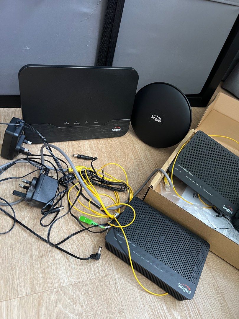 Singtel WiFi 6 Router and Mesh Extender Set63203625445635110