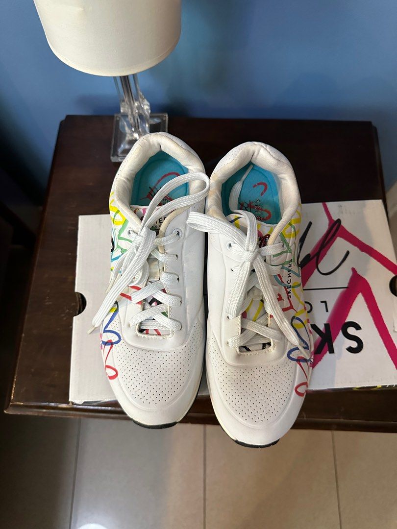 Skechers white shoes (Category: Sneakers) located in Cebu City. Submitted by maebelline (Listing ID 1381524473, Image 3). Description: Still good as new and in perfect condition. Comes with box. Used twice only. Big for me.