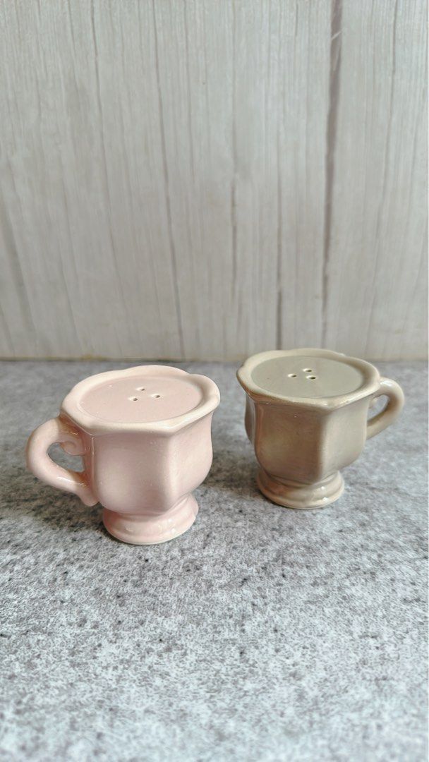 S&P shaker set (Category: Other Kitchenware & Tableware) located in San Juan City. Submitted by estante.manila (Listing ID 1381502963, Image 1). Description: .