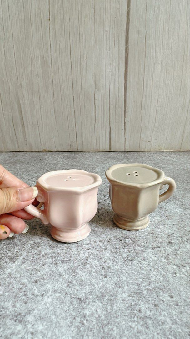 S&P shaker set (Category: Other Kitchenware & Tableware) located in San Juan City. Submitted by estante.manila (Listing ID 1381502963, Image 2). Description: .