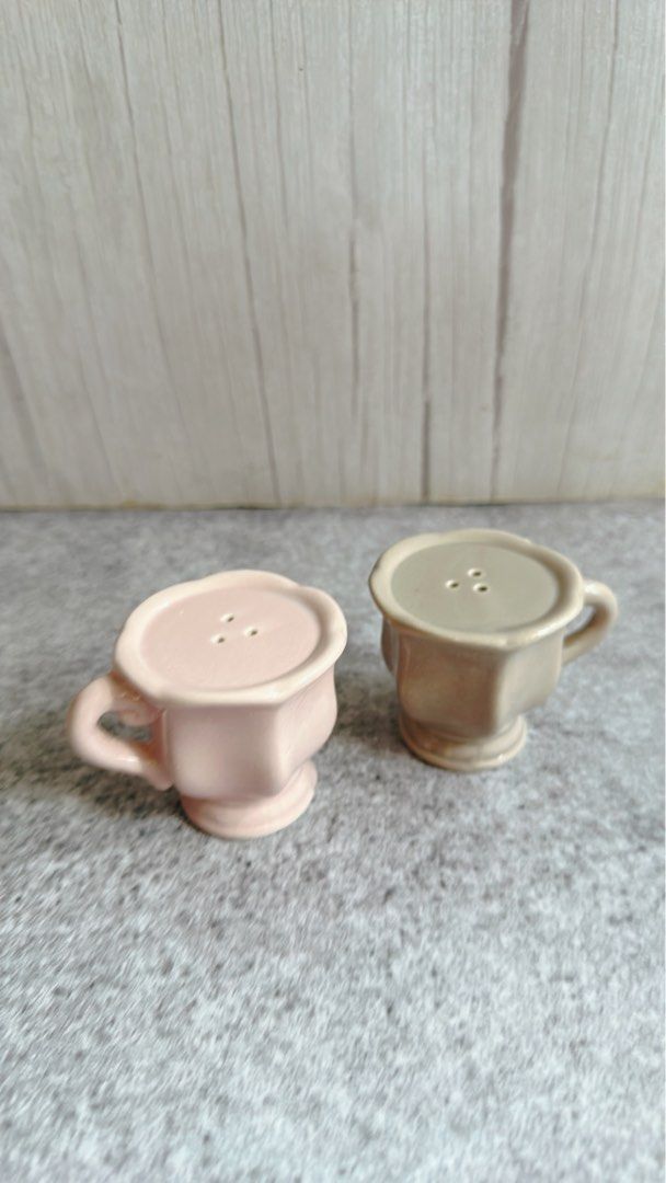 S&P shaker set (Category: Other Kitchenware & Tableware) located in San Juan City. Submitted by estante.manila (Listing ID 1381502963, Image 3). Description: .