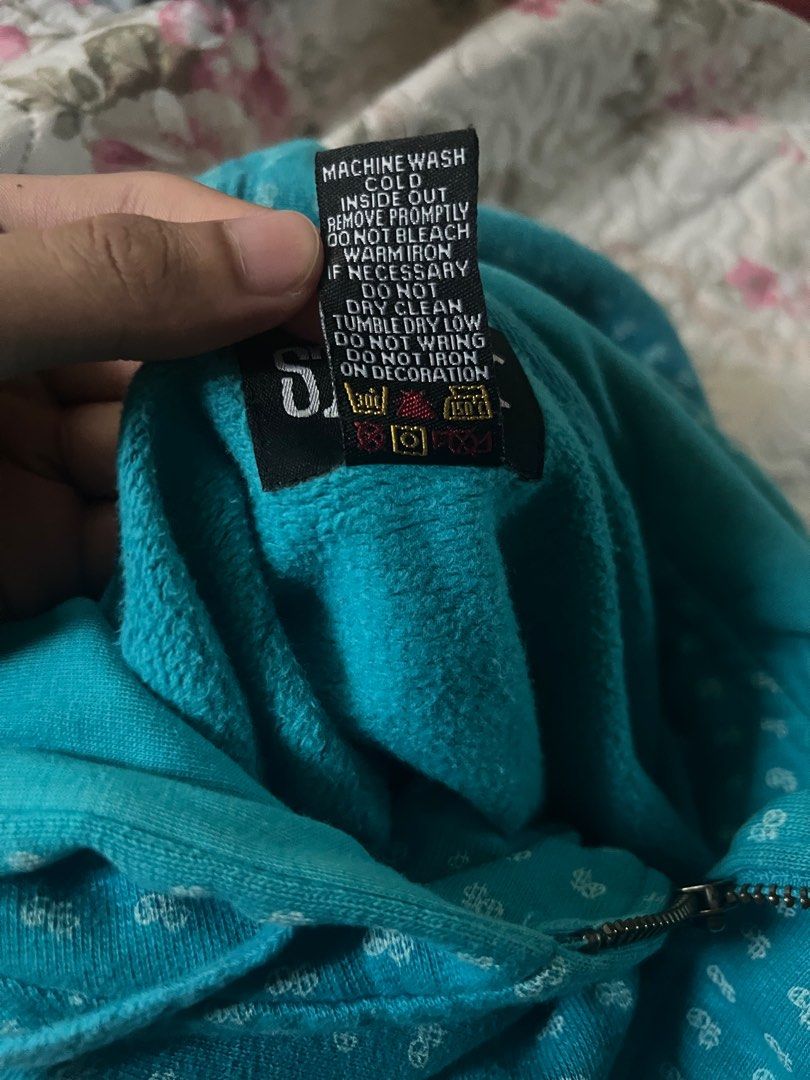 STUSSY AOP (AUTHENTIC) (Category: Coats, Jackets and Outerwear) located in Daraga. Submitted by sudeee (Listing ID 1381564995, Image 3). Description: STUSSY AOP (AUTHENTIC) Dimes: 23 x 29 Issue: Stains(needwash) Color Rate: 9.5/10 or better.