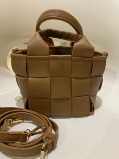 (Kategori: ) berada di . Dikirim oleh c.pearlpreloved (ID iklan 1381644537, Gambar 1). Deskripsi: .