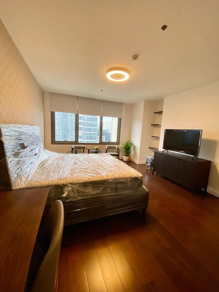 The Suites - Luxury 2 BR Unit with Parking (Category: Apartments & Condos) located in Manila. Submitted by call_09053601049 (Listing ID 1381660324, Image 2). Description: The Suites - Luxury 2 BR Unit with Parking 🏙 FOR LEASE – Luxury 2BR Unit w/ Parking | The Suites, BGC 📍 The Suites at One Bonifacio High Street, BGC 📐 Floor Area: 137 sqm 🛏 2 Bedrooms 🛋 Fully Furnished – Elegantly designed interiors 🚗 1 Parking Slot 💰 Lease Rate: ₱225,000