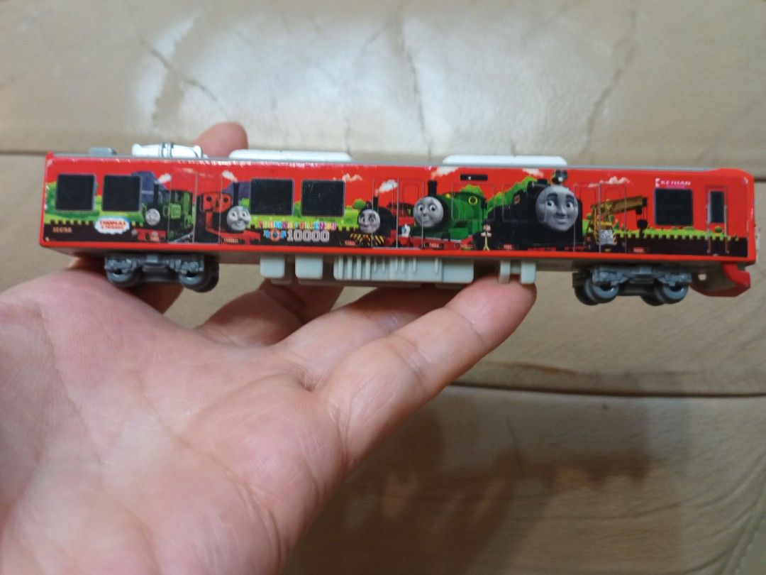 由 hana57071200897 (刊登 ID 1381629539，圖片 2) 提交，位於 台北市 (Taipei) 的 TOMICA/TOMY 3台一起158 (類別：嬰兒玩具)，說明：鐵製湯瑪士小火車 北斗車發條火車頭 塑料挖土機 3台一起158。