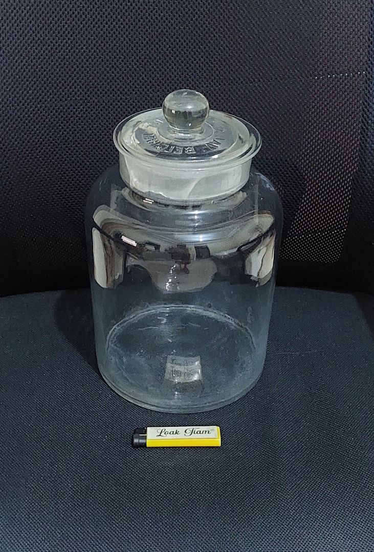 toples kaca jumbo val st lambert belgium 30 cm TUTUP CACAT (Kategori: Pajangan Antik) berada di Bandung. Dikirim oleh loaktiam (ID iklan 1381583067, Gambar 1). Deskripsi: tinggi 30 cm, bibir 13,5 cm, bawah 19 cm tutup retak parah sesuai foto.