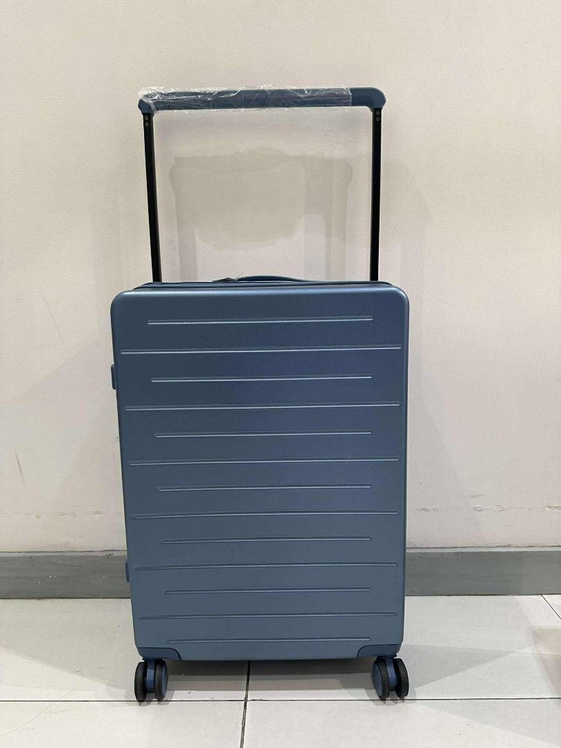 Travel basic 24 inches luggage Blue (Category: Luggage) located in Paranaque City. Submitted by daniertoystore (Listing ID 1381645142, Image 1). Description: TSA lock hard case.