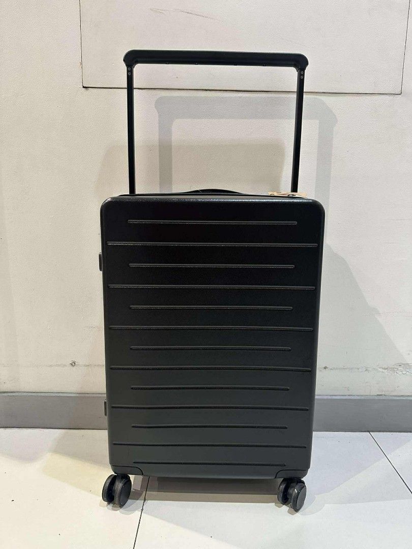 Travel Basic 24 inches luggage Black (Category: Luggage) located in Paranaque City. Submitted by daniertoystore (Listing ID 1381645358, Image 3). Description: TSA lock hard case.