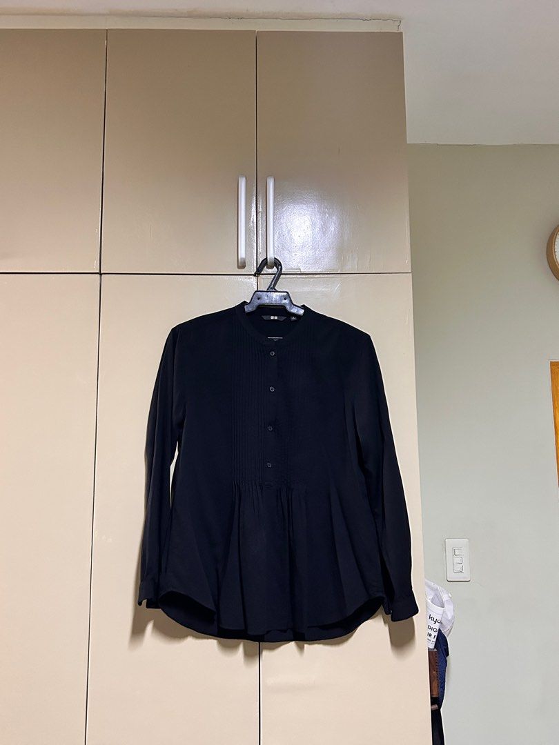 Uniqlo rayon black long sleeves (Category: Longsleeves) located in Binan City. Submitted by bellashops (Listing ID 1381648450, Image 2). Description: .