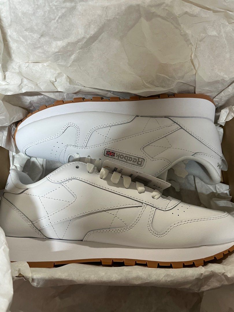 [UNISEX] REEBOK CLASSIC LEATHER RUNNING (Category: Sneakers) located in Cebu City. Submitted by bingcha_stop (Listing ID 1381633707, Image 2). Description: - USA size 8 - brand new! never used - can do negotiations! feel free to dm lang.