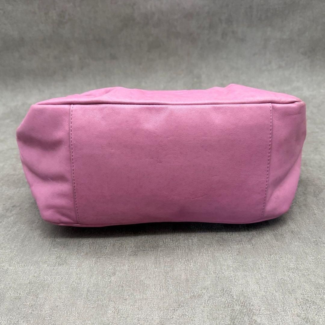 vintage coach Soho Hobo hand bag Plam MMMd51 (Category: Bags & Wallets) located in Singapore. Submitted by japan48 (Listing ID 1376600099, Image 3). Description: Thanks for visiting my page ☺️ ✨ First come, first served! ✨ 📌 Price negotiations are not available for this item. It’s already offered at the lowest price. Limited stock only! 🎁 However... Follow me to get $5 OFF! If you're a repeat customer, enjoy $10 OFF as a thank you! Feel free to