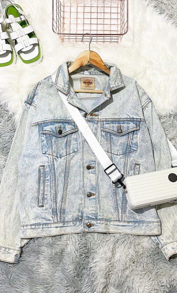 VINTAGE HARD ROCK CAFE DENIM JACKET (Category: Coats, Jackets and Outerwear) located in Cavite. Submitted by jastforyou (Listing ID 1381649504, Image 1). Description: Rfs: Decluttering.