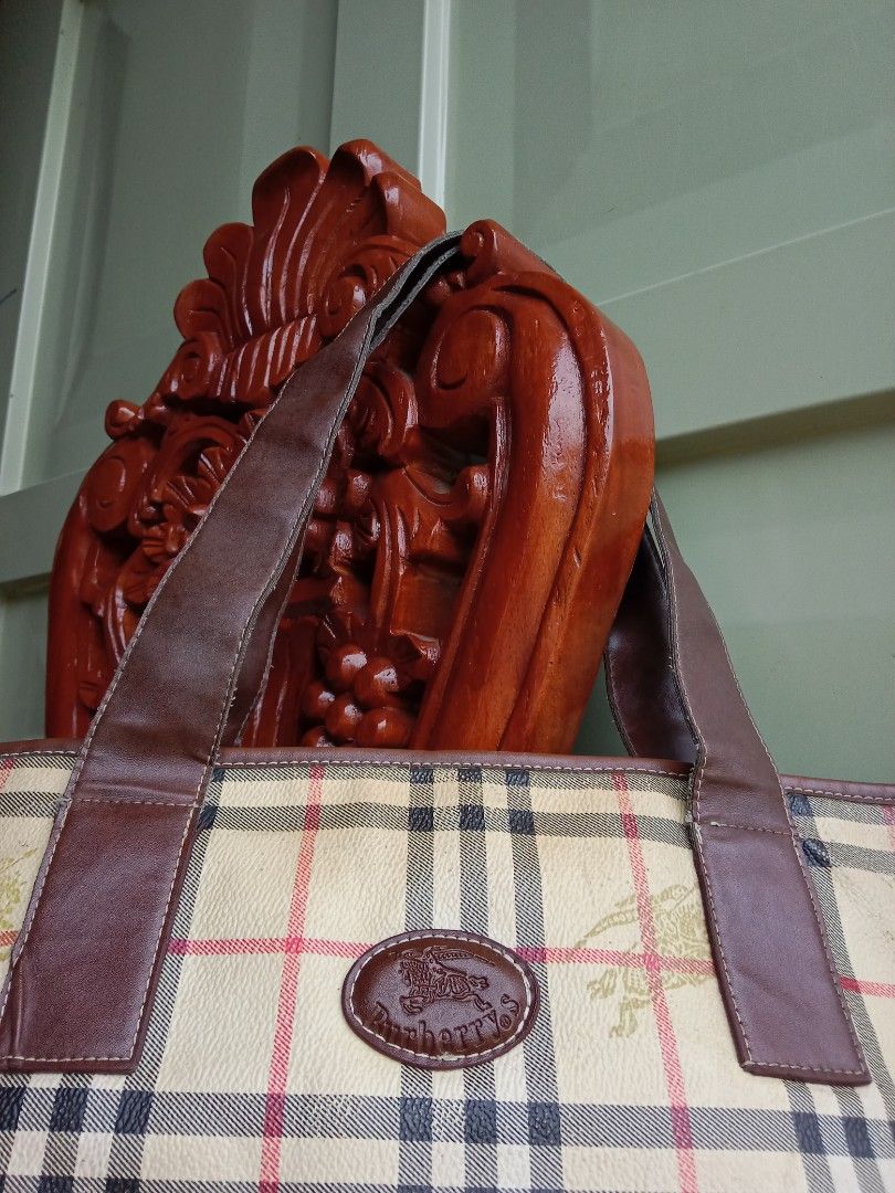 Vintage Haymarket (Category: Luxury Bags & Wallets) located in Solano. Submitted by bags_infinity (Listing ID 1381569167, Image 3). Description: cracked leather near zipper line overall, intact leather clean interior no made in Italy tag ✨all items available; updated always if sold ✨vague messages will be ignored: available? hm? location?..etc ✨i send more pictures for details if available 🌱 location: Nueva Vizcaya 🌱 payment method: GoTyme & Ma