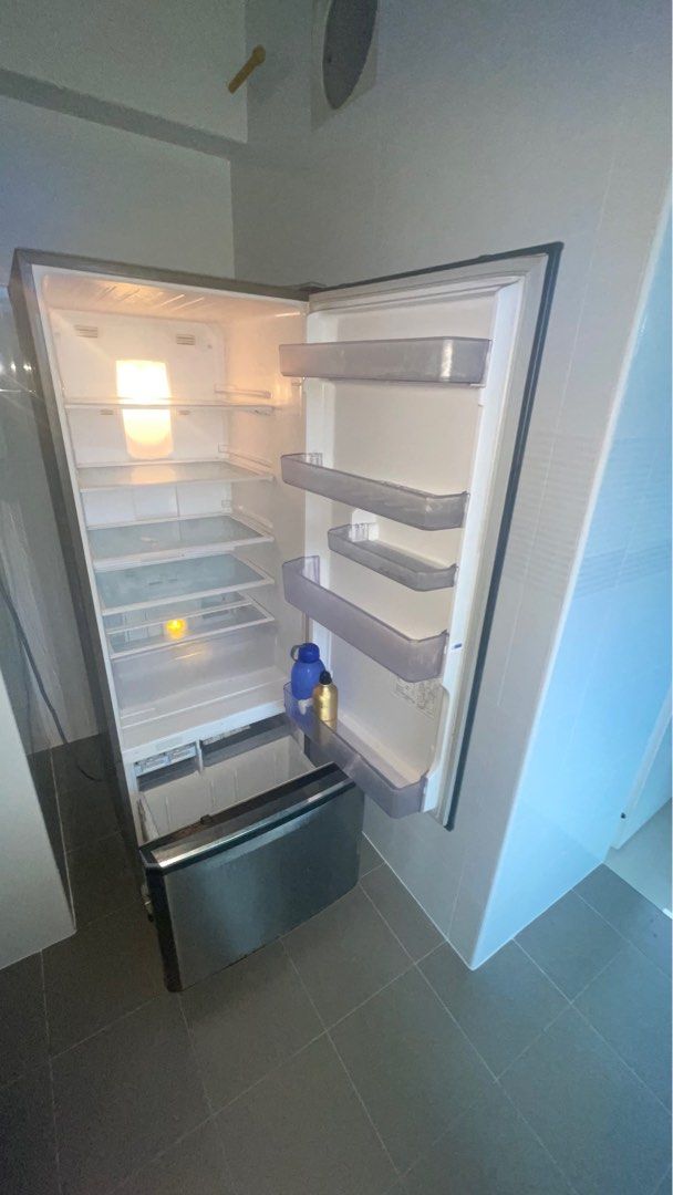 WHOLE unit for rent | Shortest Walk to MRT | Top Floor Unit63226190466818113