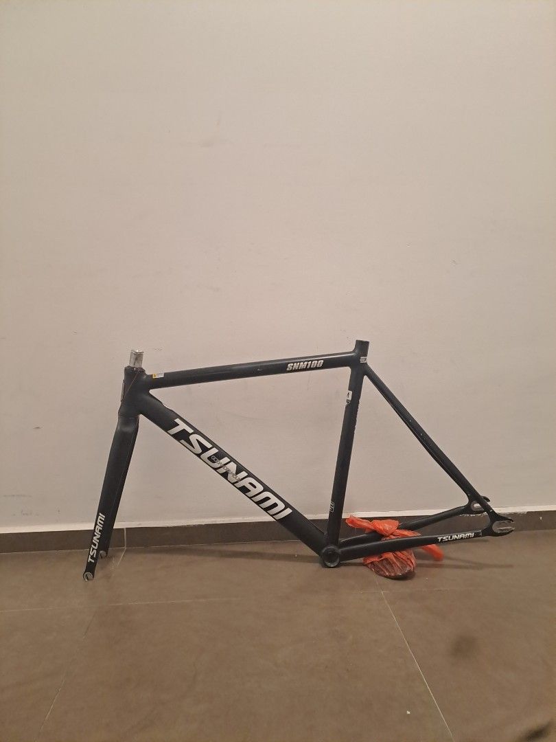 Wtt/wts tsunami snm100 frameset fs full bike fb for fixie/ track (Category: Bicycles) located in Singapore. Submitted by kwei3998 (Listing ID 1377724931, Image 3). Description: price is for frameset... full bike -2.2k -All items are authentic unless stated. -Able to part out frameset,wheelset or crankset for sale/trade. -Offer up anything don't mind any offers -Condition 9/10 for all items, no hidden flaws. Tsunami snm 100 panda colourway-$250 -s