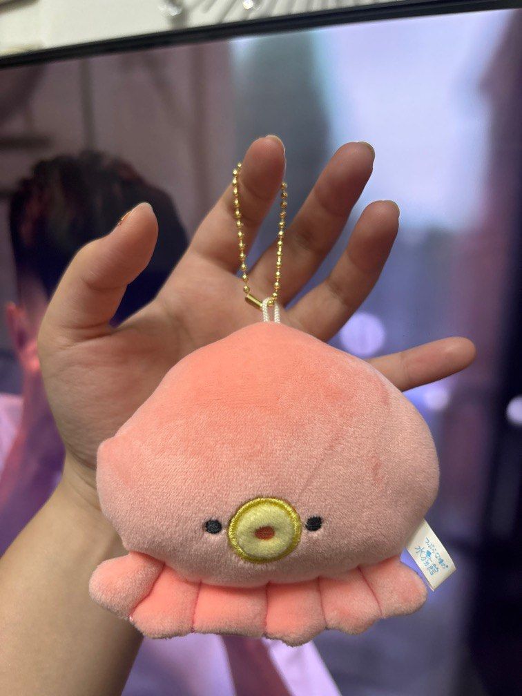 yell octopus plushie beaded keychain (Category: Plushies & Soft Toys) located in Quezon City. Submitted by armeshops (Listing ID 1381557582, Image 2). Description: beaded keychain pero sobrang soft niya pisil-pisilin parang stress ball. gold yung chain niya & brand is yell.