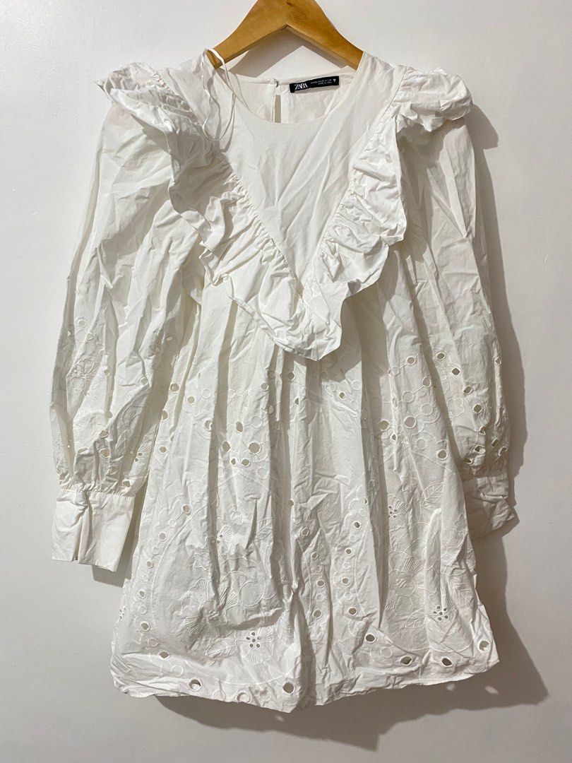Zara White Dress (Category: Dresses) located in Kawit. Submitted by ck.ph (Listing ID 1381594517, Image 1). Description: Size: XS (Fits Medium) Price: 800 Location: Cavite.