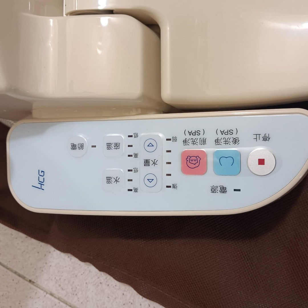 由 kelen0972 (刊登 ID 1378258977，圖片 3) 提交，位於 台北市 (Taipei) 的 免治馬桶 (類別：浴室、廚房用品配件)，說明：9.5新用不到一個月就拆下 有急速感溫功能 坐上馬桶不冰涼。