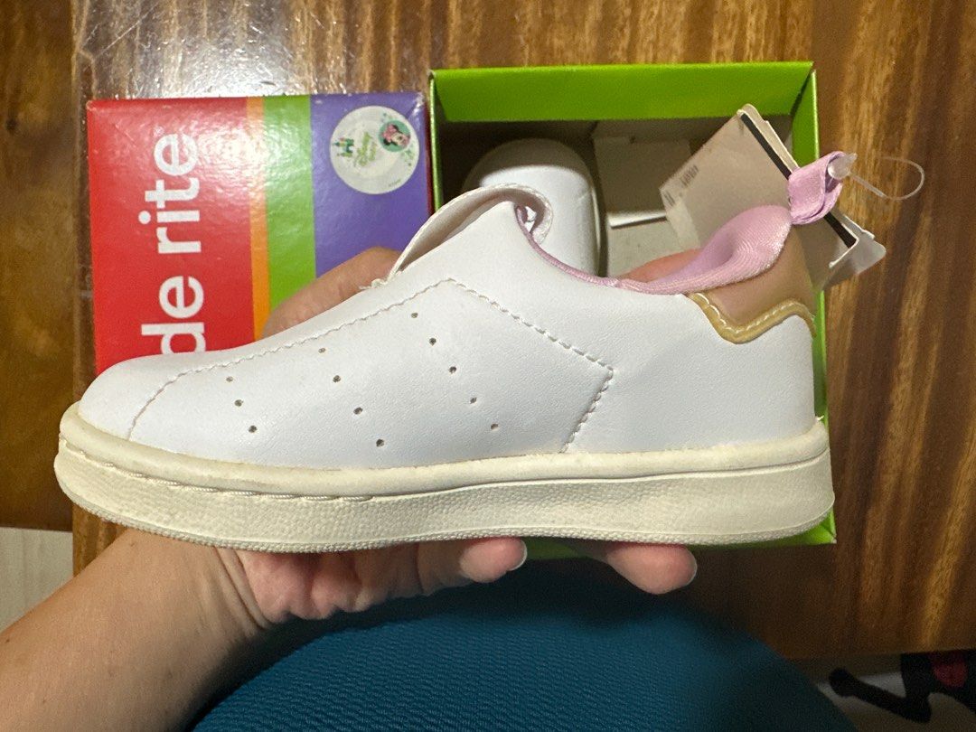 Adidas Stan Smith 360 I Toddler Shoes - Size 6.5K (Category: Babies & Kids Fashion) located in Singapore. Submitted by zihuiglenn (Listing ID 1378330442, Image 3). Description: Wrong size for my kid so need to sale , self collect at Punggol. Brand new Adidas Stan Smith 360 I toddler shoes. These adorable white shoes with pink accents are perfect for your little one. They come with the original box and tags. Size 6.5K. Made in India..