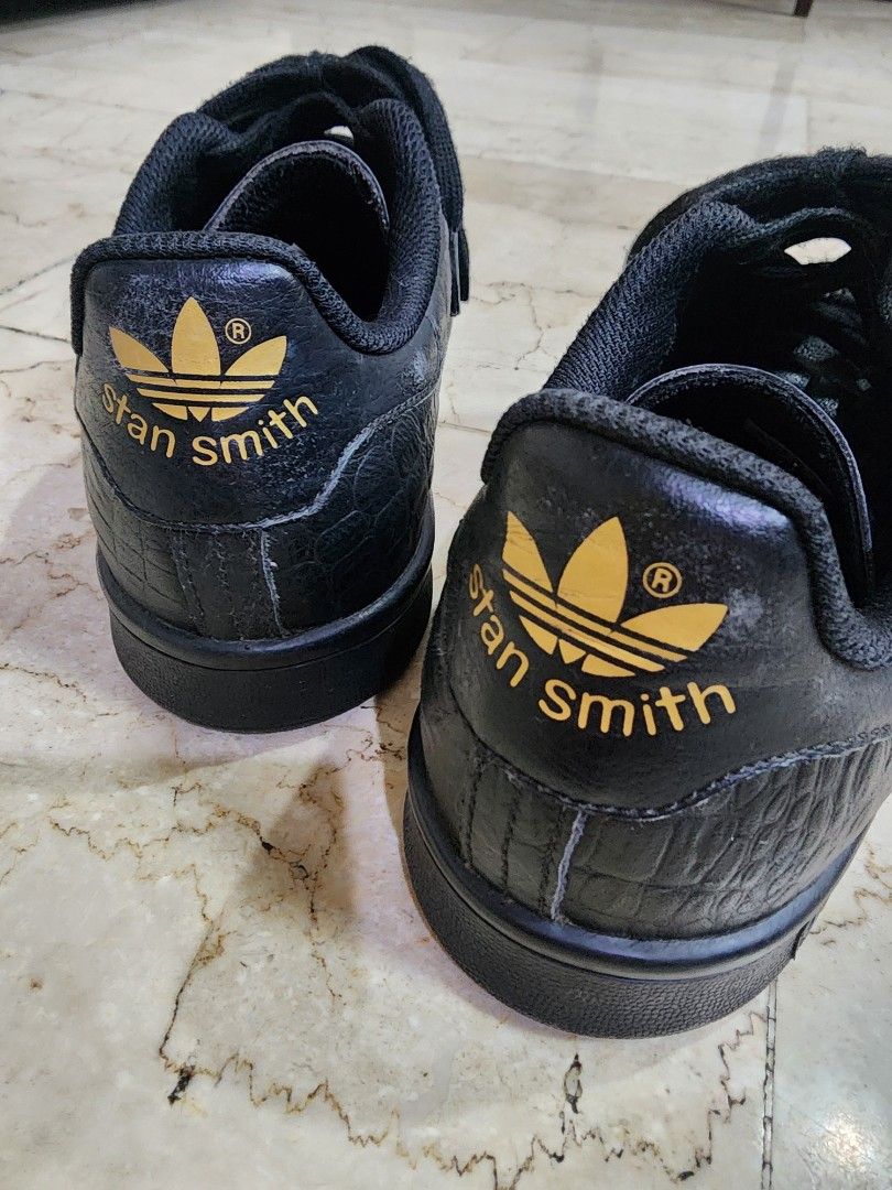 Adidas Stan Smith sneakers (Category: Sneakers) located in Quezon City. Submitted by letsraidclosets (Listing ID 1378231819, Image 1). Description: Original Stan Smith sneakers and in leather stamped animal skin pattern, barely used and minimal signs of use that are mostly dirt that can be wiped off (before shipping, this will be cleaned) Size 6 men's, and size 8 for womens.