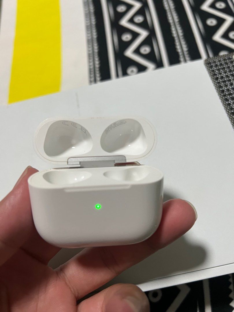 Airpods Gen 3 Original Case Only (Category: Headphones & Headsets) located in Manila. Submitted by raymartman33052 (Listing ID 1378268504, Image 2). Description: Airpods Gen 3 Original Case W/ Free Case na din po.