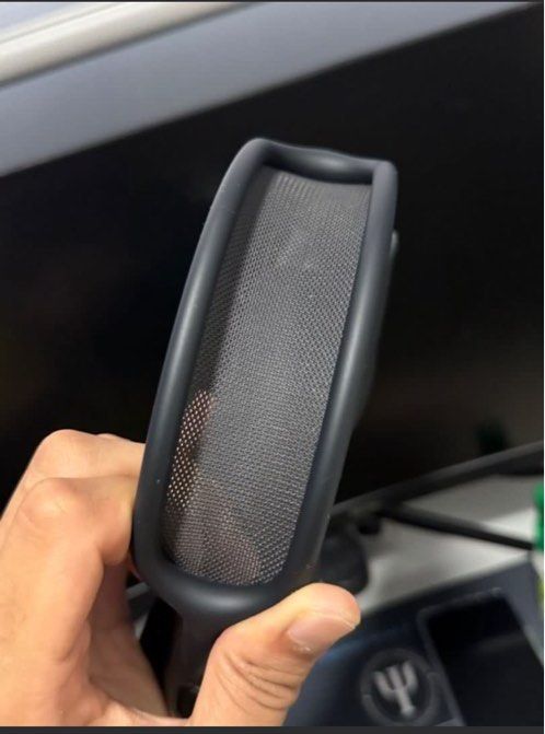 Apple AirPods Max - Space Gray (Category: Headphones & Headsets) located in Singapore. Submitted by leonking92 (Listing ID 1378232178, Image 2). Description: Used Apple AirPods Max in Space Gray. Includes the original Smart Case. The earcups and headband are in good condition. Great sound quality and noise cancellation. Purchased in May 2024, it is in excellent condition with no scratches,lightning port with the boxes!.