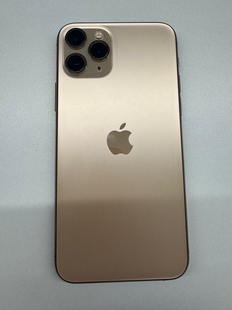 iPhone 11 Pro Gold 64GB (Category: iPhone 11 Series) located in Singapore. Submitted by rapidsell (Listing ID 1378152871, Image 2). Description: Used iPhone in good condition. The screen is clean and the phone is fully functional. Includes the original charging cable. No scratches or dents on the screen. Ready for a new owner!.