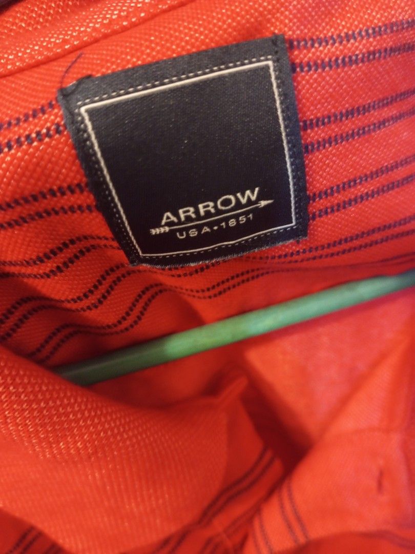 Arrow Polo Shirt (Category: Tshirts & Polo Shirts ) located in Porac. Submitted by themightythrift (Listing ID 1378247875, Image 3). Description: Issue Size large pero XxL ung tag, Tailored by owner. Other than that no issues From USA 🦅.