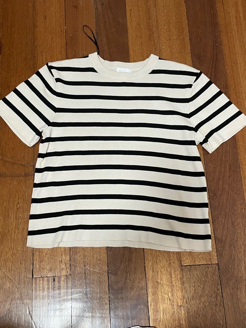 Authentic H&M Cream and Black Ribbed Top (Category: Shirts) located in Quezon City. Submitted by mnl.declutter (Listing ID 1378198574, Image 1). Description: Authentic H&M Cream and Black Ribbed Top •washed but never worn •tag has small writing in marker •bigger size Size guide •shoulder width ≈ 15.5 in •width ≈ 16 in •length ≈ 19 in •sleeve length ≈ 7 in DM for any questions or inquiries! 😊 MOP - Gcash SF - c/o buyer.