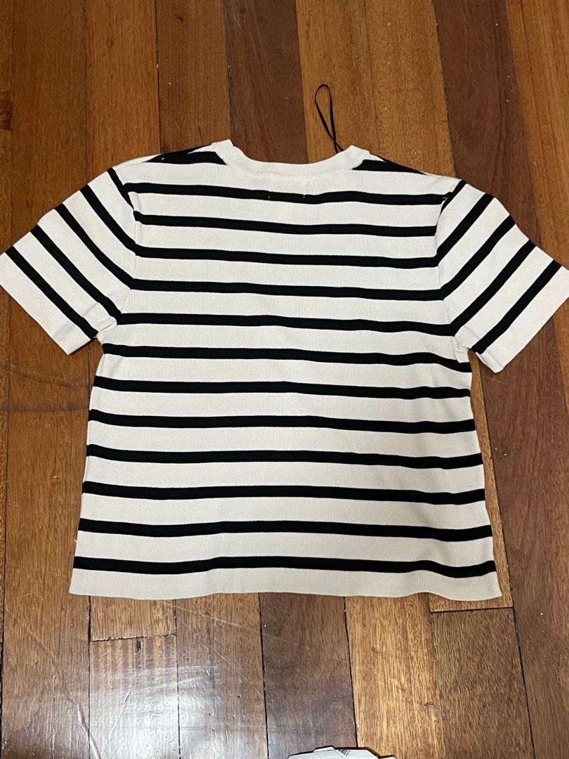 Authentic H&M Cream and Black Ribbed Top (Category: Shirts) located in Quezon City. Submitted by mnl.declutter (Listing ID 1378198574, Image 2). Description: Authentic H&M Cream and Black Ribbed Top •washed but never worn •tag has small writing in marker •bigger size Size guide •shoulder width ≈ 15.5 in •width ≈ 16 in •length ≈ 19 in •sleeve length ≈ 7 in DM for any questions or inquiries! 😊 MOP - Gcash SF - c/o buyer.