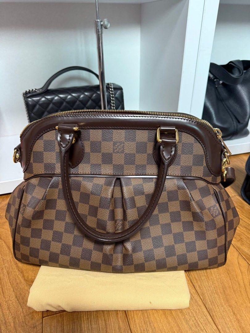 Authentic LV Trevi pm (Category: Luxury Bags & Wallets) located in Quezon City. Submitted by jhaediah (Listing ID 1378197422, Image 2). Description: rank a preloved with dustbg originl free pabitbit korea.