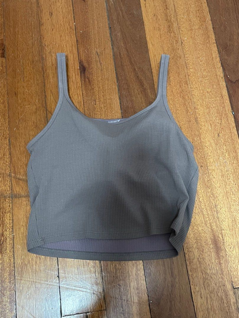 Authentic Uniqlo Brown Ribbed Bra Top (Category: Sleeveless) located in Quezon City. Submitted by mnl.declutter (Listing ID 1378199200, Image 2). Description: Authentic Uniqlo Brown Ribbed Bra Top •washed but never worn •cropped Size guide •length ≈ 17 in DM for any questions or inquiries! 😊 MOP - Gcash SF - c/o buyer.