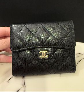 (Category: ) located in . Submitted by luxparis.bag (Listing ID 1378185877, Image 1). Description: .