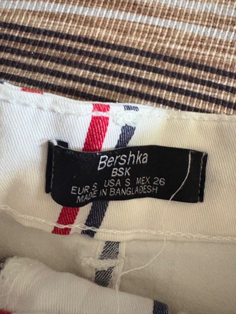 BERSHKA denim skirt (Category: Skirts) located in Pasig City. Submitted by declutterwithmaria (Listing ID 1378199262, Image 2). Description: Size: SMALL (04) Pre loved, still good as new No issues.