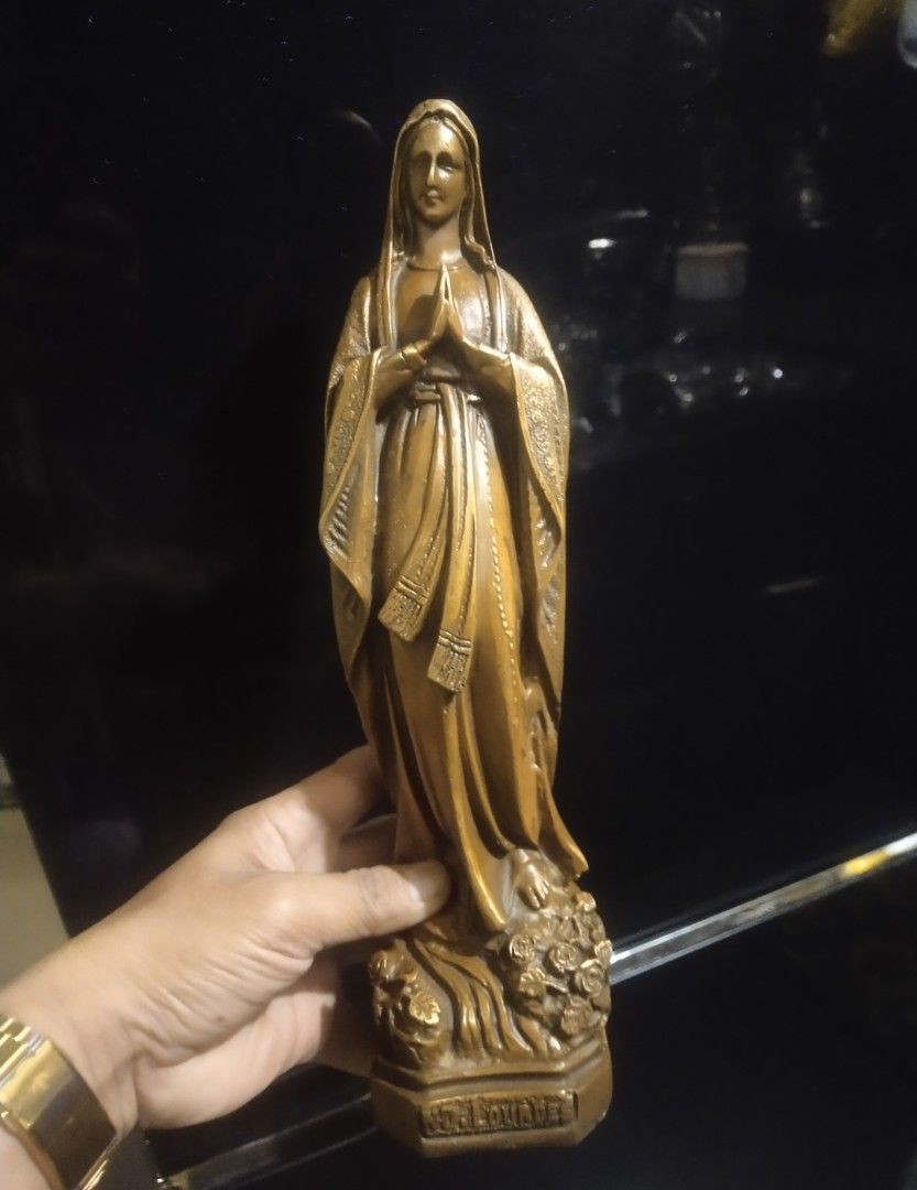 Brass mama Mary statue display (Category: Religious Items) located in Manila. Submitted by kurukutuk (Listing ID 1378294979, Image 1). Description: brass mama Mary statue display 12 x 3 inches HxL made of brass.