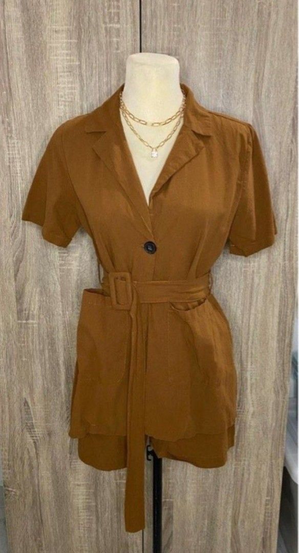 Brown Coordinates (Category: Sets or Coordinates) located in Paranaque City. Submitted by mab.jv (Listing ID 1378322496, Image 1). Description: Used once for an event. Small to medium.