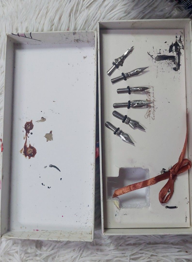 Calligraphy Pen Tips (6pcs) (Category: Stationery & School Supplies) located in Mandaluyong City. Submitted by kayeson (Listing ID 1378244995, Image 1). Description: Calligraphy Pen Tips with Box Never Used 180.
