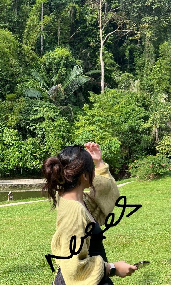 Cardigan Green Yellow (Category: Coats, Jackets and Outerwear) located in Seremban. Submitted by kend4l (Listing ID 1378266101, Image 2). Description: Bought it for RM169.90 (overseas).