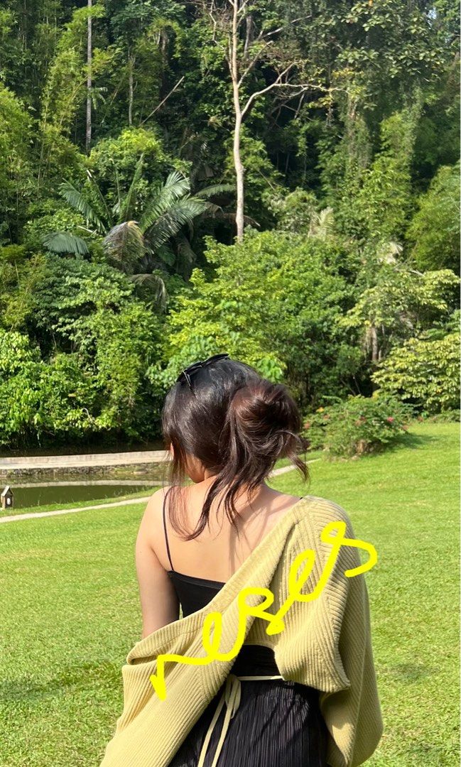 Cardigan Green Yellow (Category: Coats, Jackets and Outerwear) located in Seremban. Submitted by kend4l (Listing ID 1378266101, Image 1). Description: Bought it for RM169.90 (overseas).