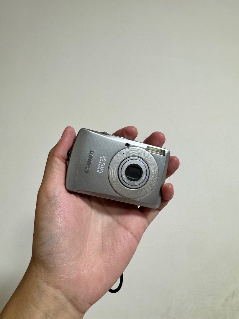 由 jerrywu0417 (刊登 ID 1378305464，圖片 1) 提交，位於 高雄市 (Kaohsiung) 的 CCD相機 Canon IXUS 65 (類別：相機)，說明：收藏許久的Canon IXUS 65 CCD相機 只使用了幾次 機況十分良好 螢幕顯示、各項參數設定、鏡頭均正常 附：原廠電池1顆、副廠電池2顆、2GB記憶卡1張、相機收納包1個、電池充電座1台 如有意願，價錢仍可議！。